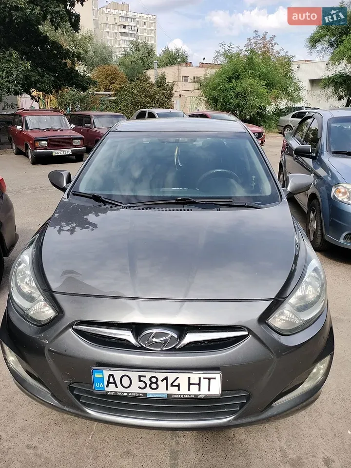 Hyundai Accent 2012 photo 4