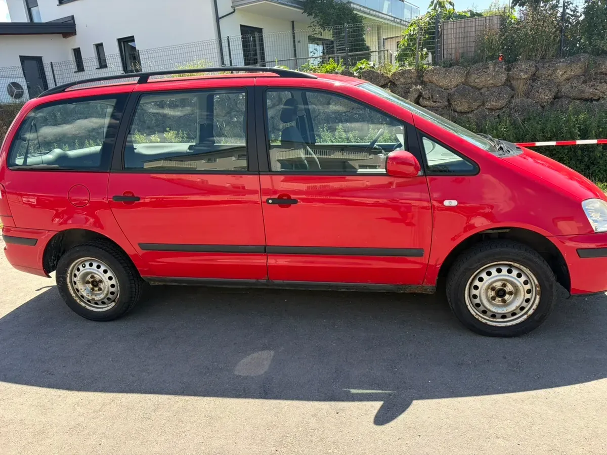 Ford Galaxy 2001 photo 2