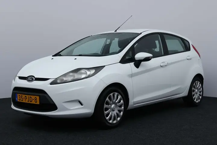 Ford Fiesta 2011 photo 2