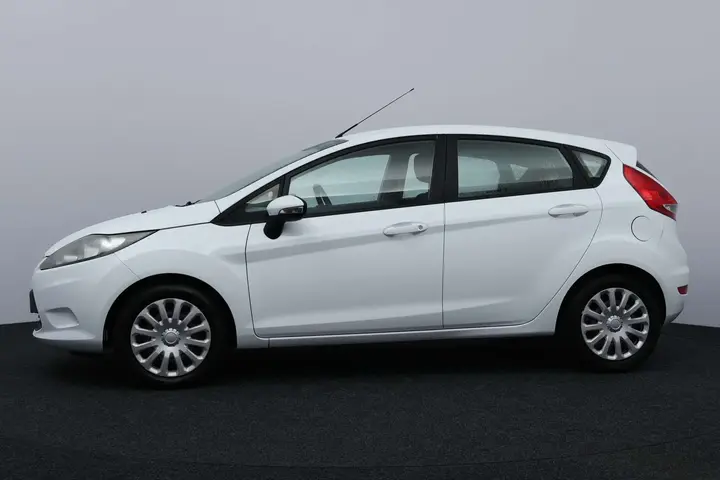 Ford Fiesta 2011 photo 4