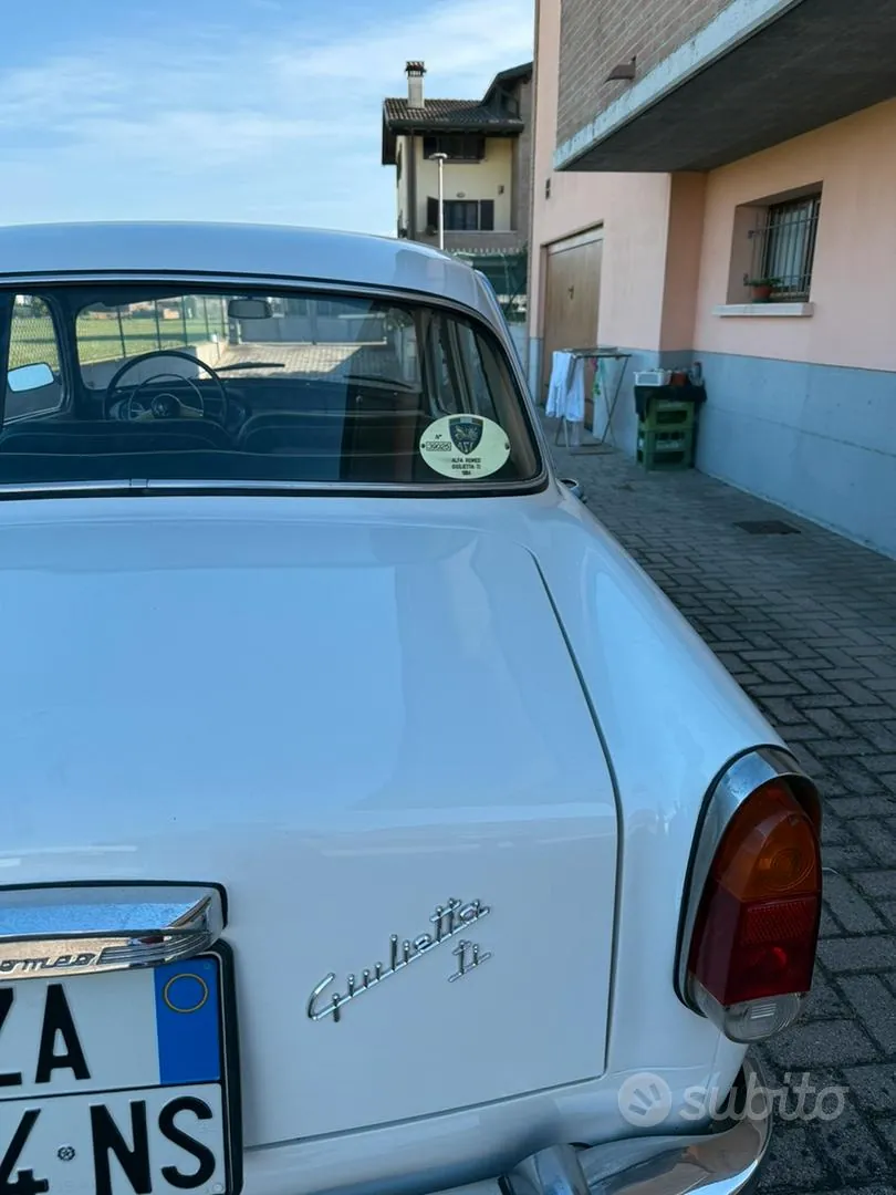 Alfa Romeo Giulietta Ti 1300 1964 photo 2