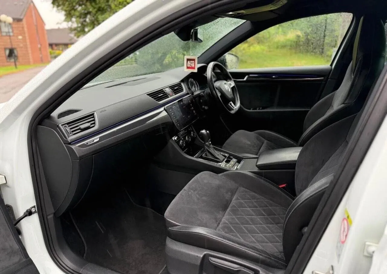 Skoda Superb 2019 photo 5