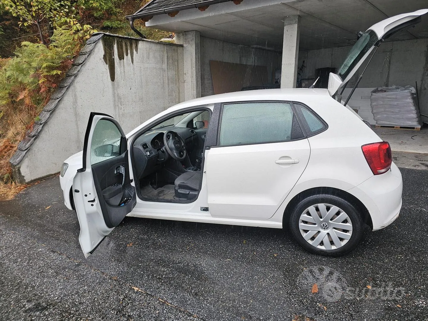 Volkswagen Polo 2011 photo 2
