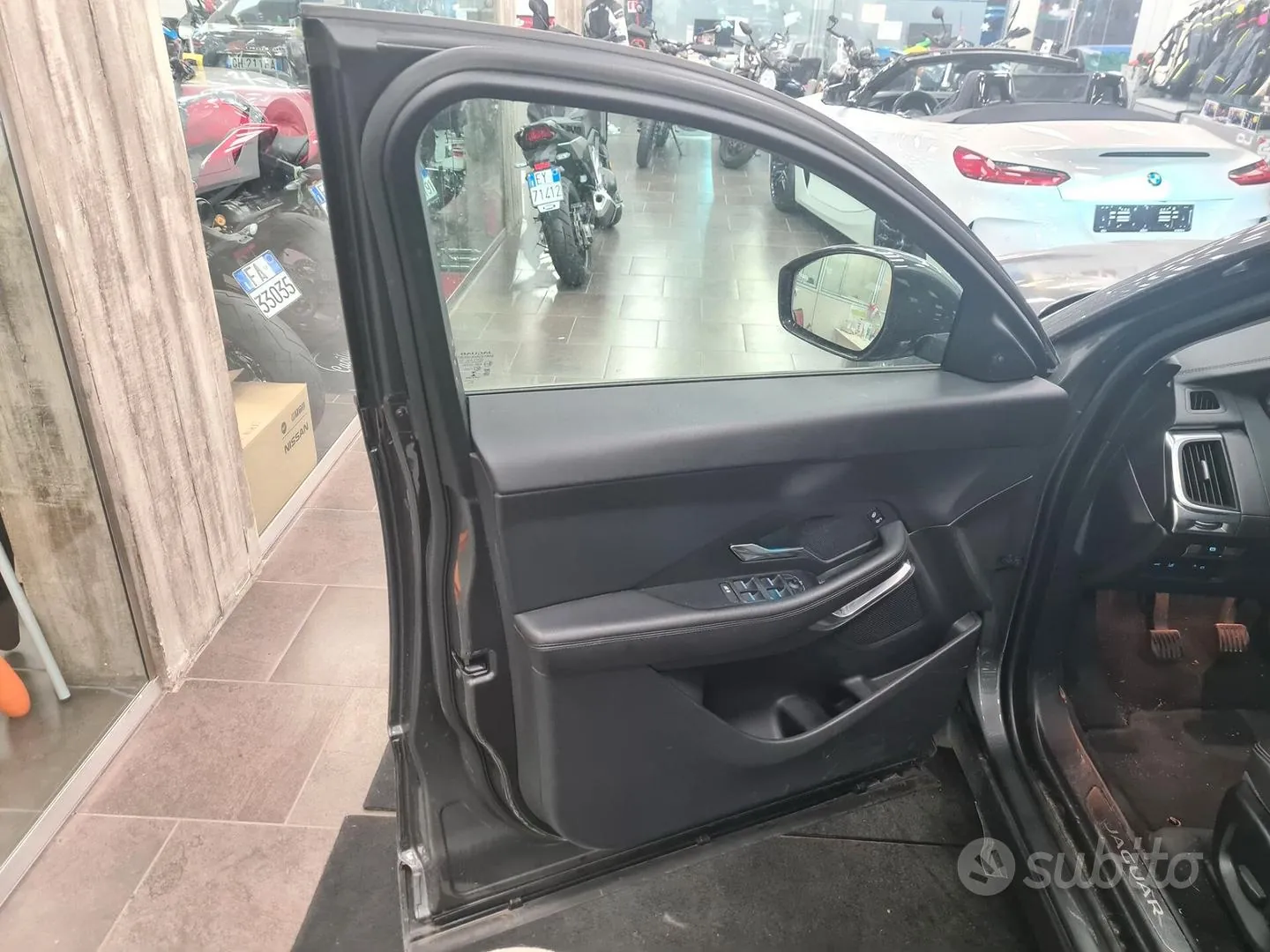Jaguar E-Pace 2019 photo 4