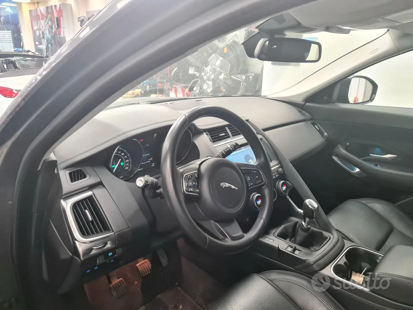 Jaguar E-Pace 2019 photo 5