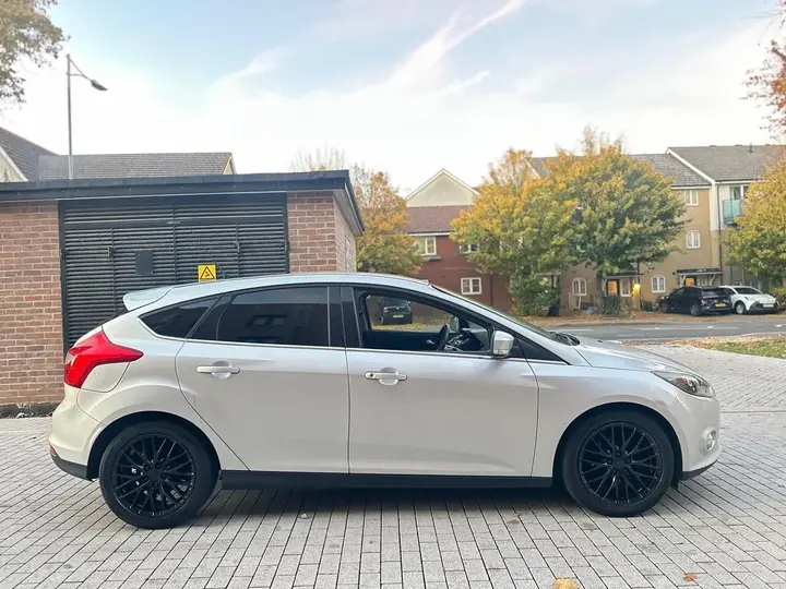 Ford Focus 2012 photo 4