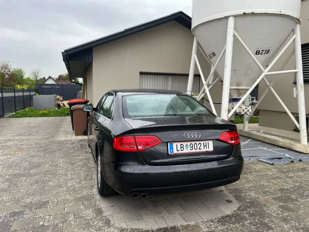 Audi A4 2009 photo 2