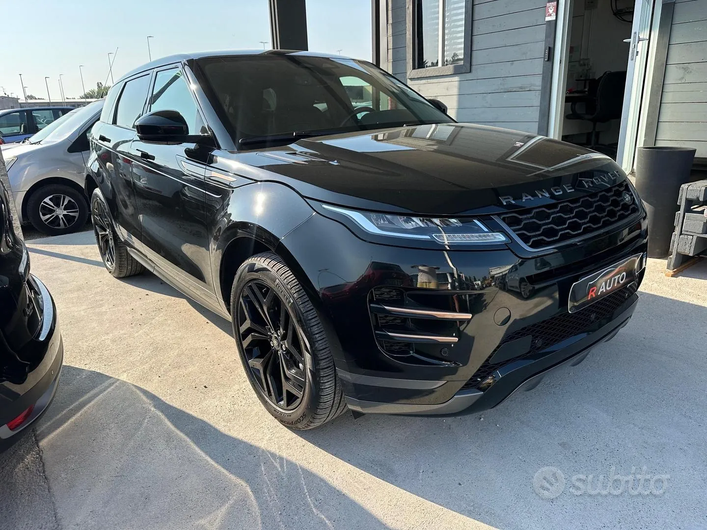 Land Rover Range Rover Evoque 2023 photo 2