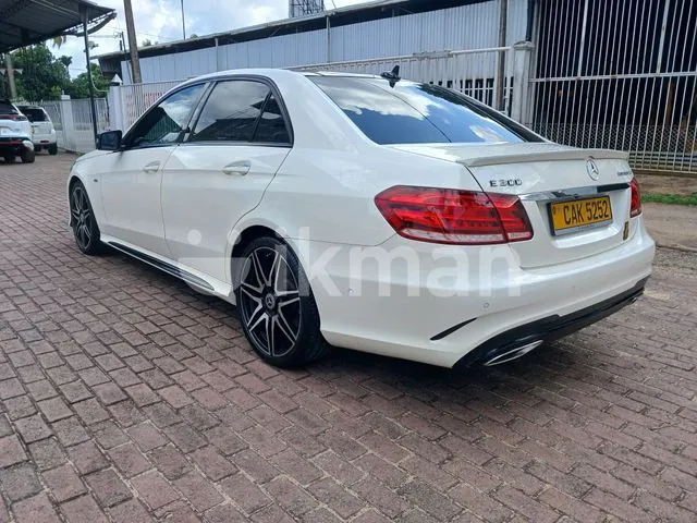 Mercedes-Benz E300 2015 photo 2