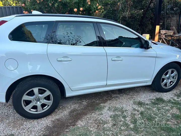 Volvo Xc60 2017 photo 2