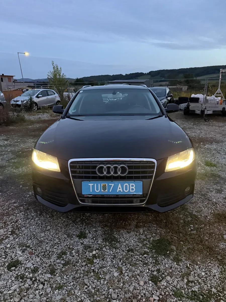 Audi A4 2010 photo 2
