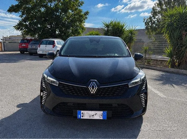 Renault Clio 2023 photo 2