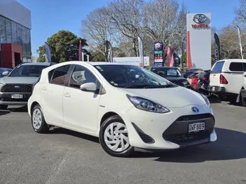 Toyota Aqua 2017 photo 2