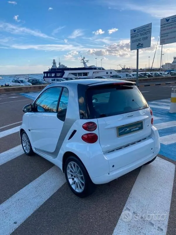 Smart Fortwo 2011 photo 4