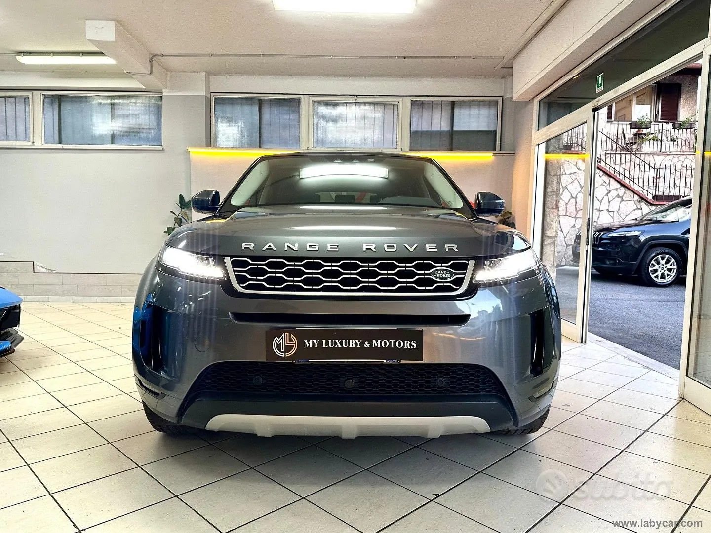 Land Rover Evoque 2019 photo 2