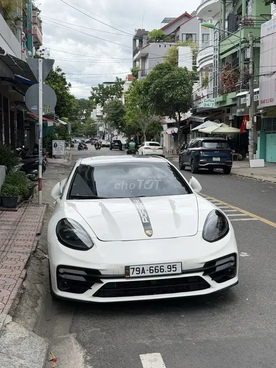 Porsche Panamera 2010 photo 3