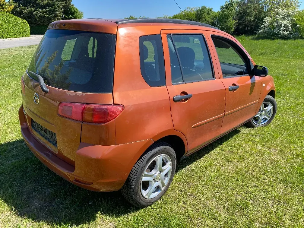 Mazda Mazda2 2004 photo 3