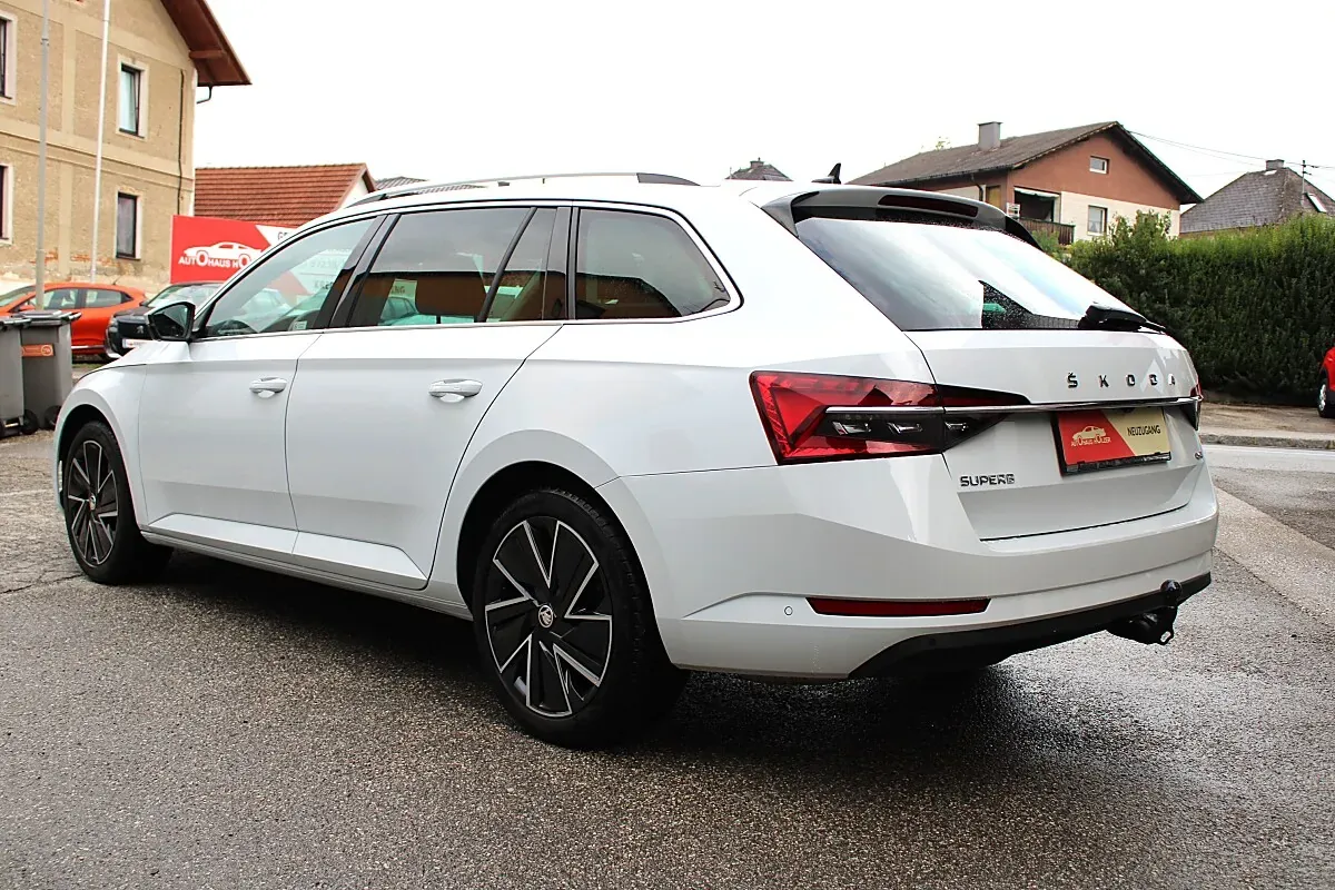 Skoda Superb 2023 photo 2