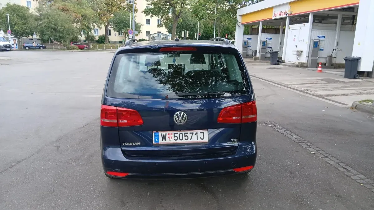 Volkswagen Touran 2010 photo 3