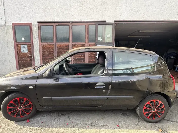 Renault Clio 2006 photo 3