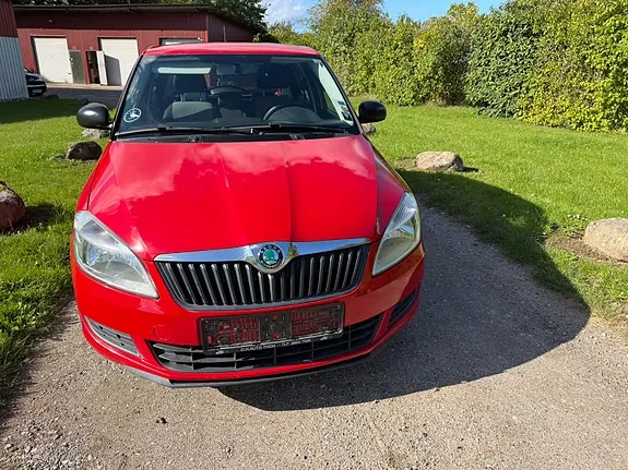 Skoda Fabia 2012 photo 4