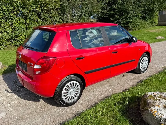 Skoda Fabia 2012 photo 3