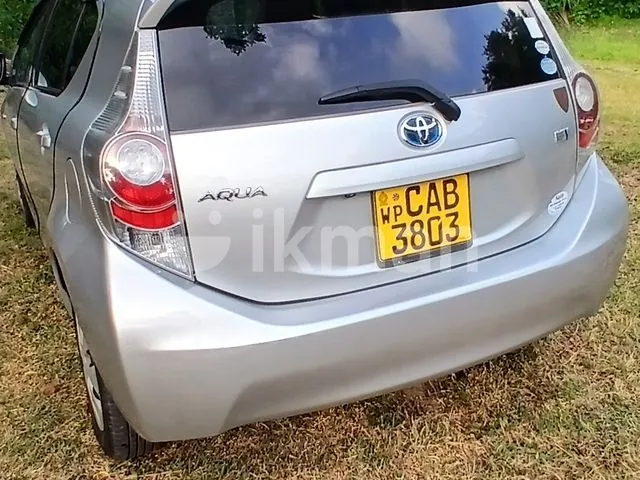 Toyota Aqua 2012 photo 2