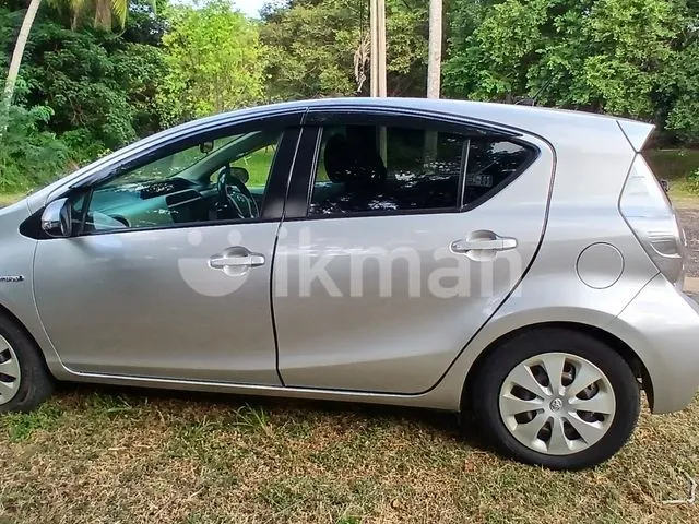 Toyota Aqua 2012 photo 4