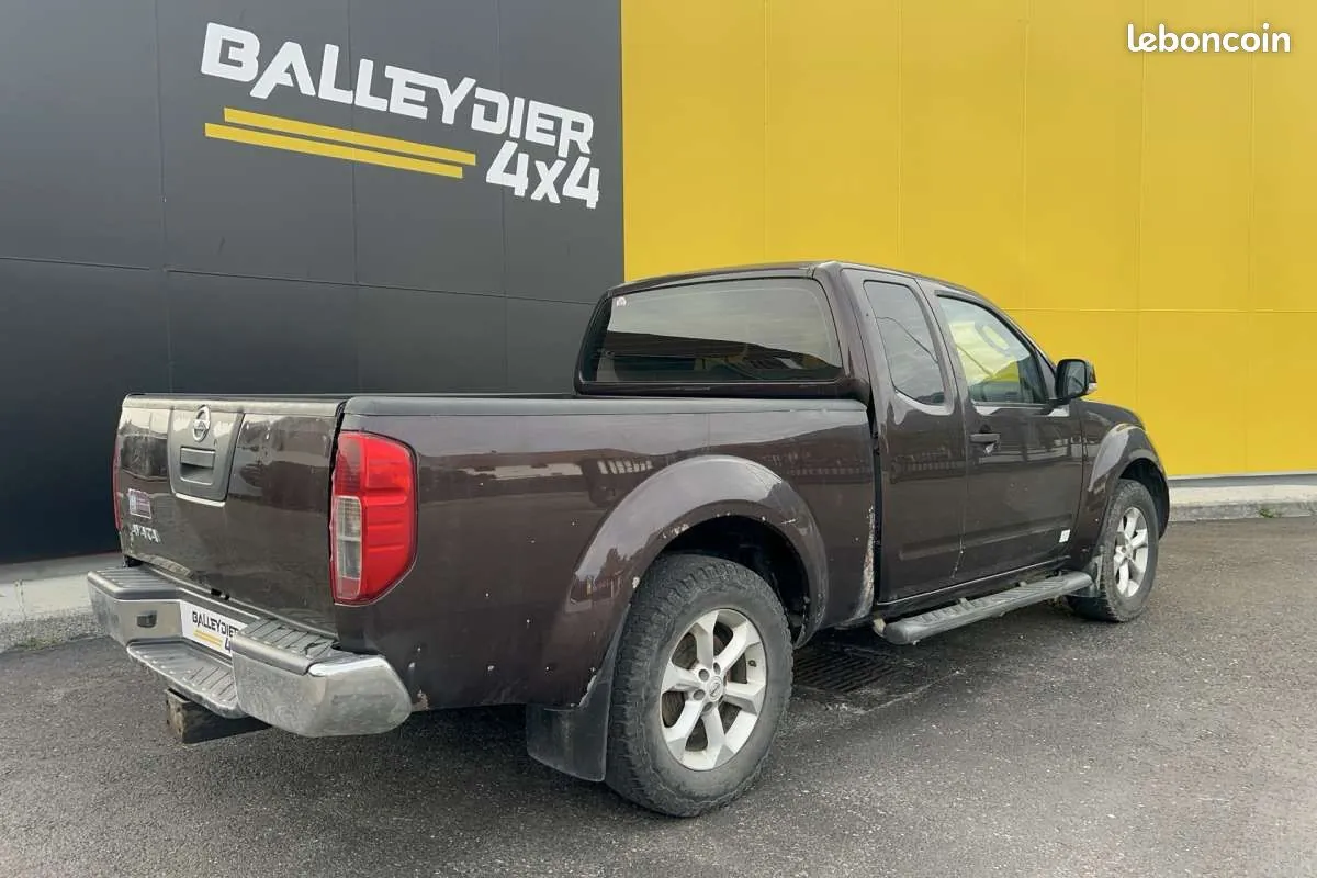 Nissan Navara 2011 photo 2