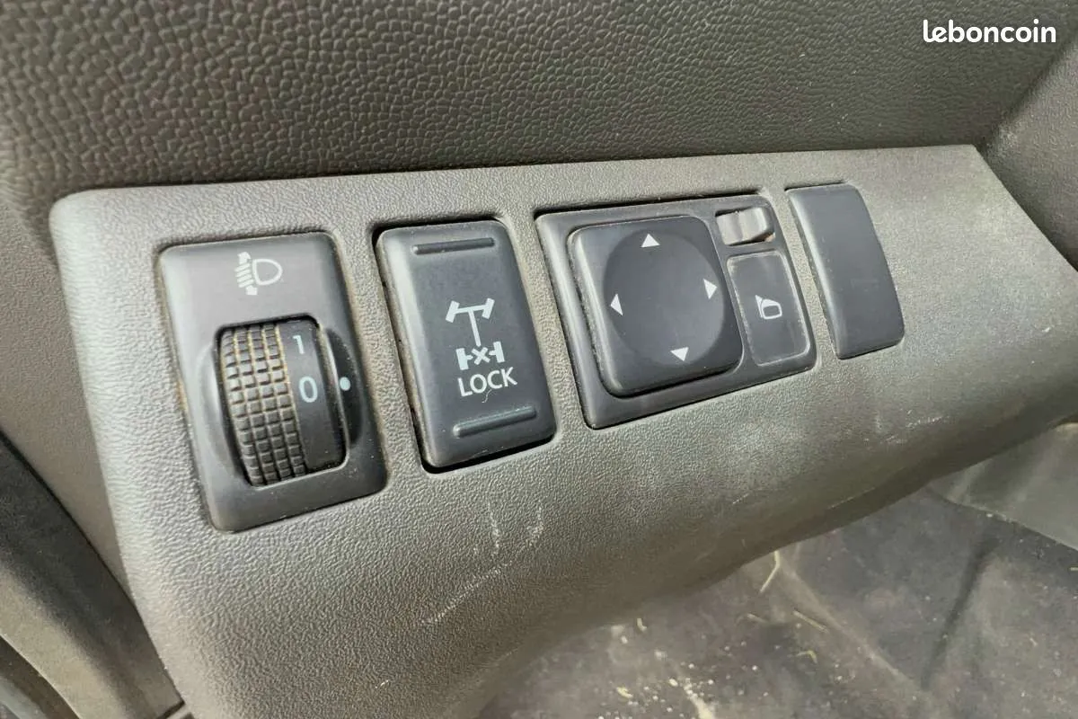 Nissan Navara 2011 photo 5