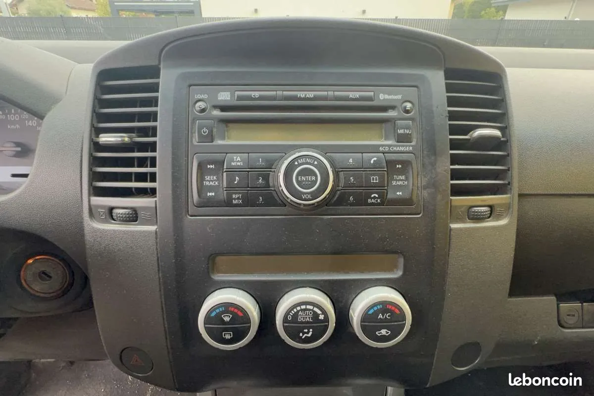 Nissan Navara 2011 photo 4