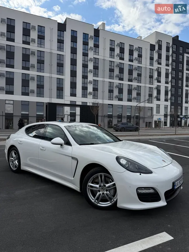 Porsche Panamera 2012 photo 2