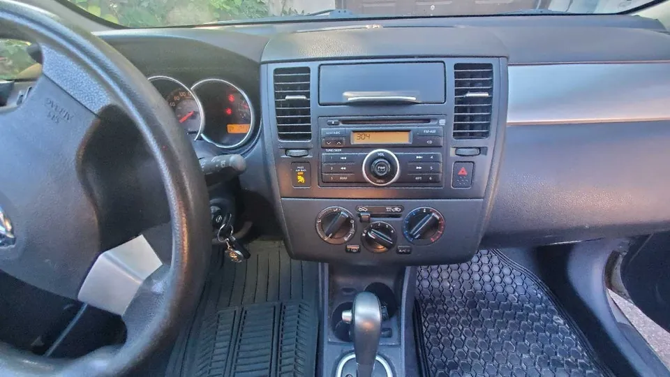 Nissan Versa 2009 photo 2