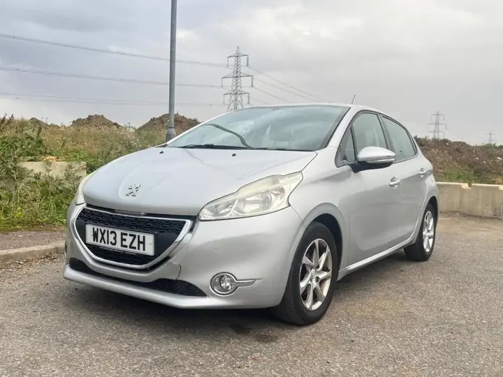 Peugeot 208 2013 photo 3