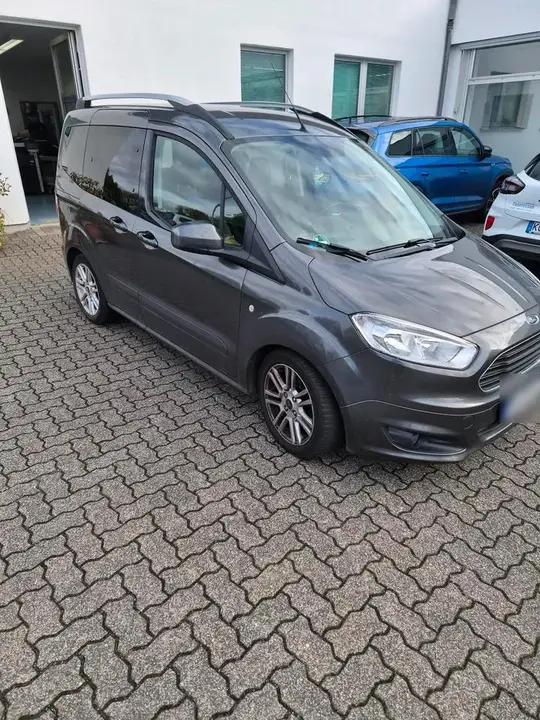 Ford Courier