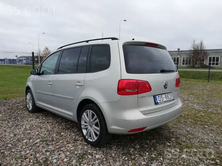 Volkswagen Touran 2012 photo 4