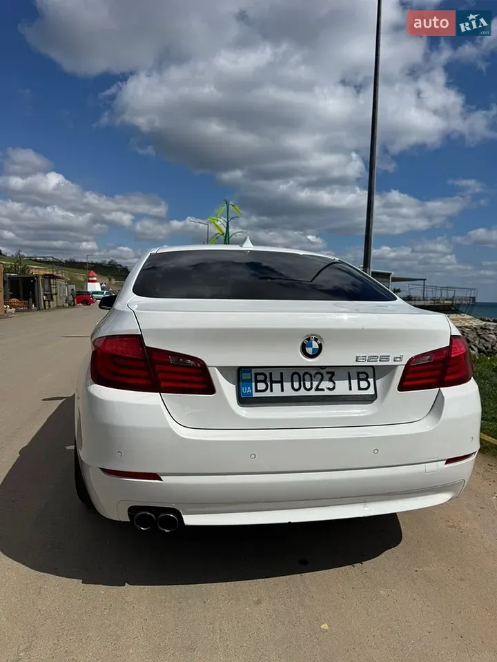 BMW 5 Series 2012 photo 3