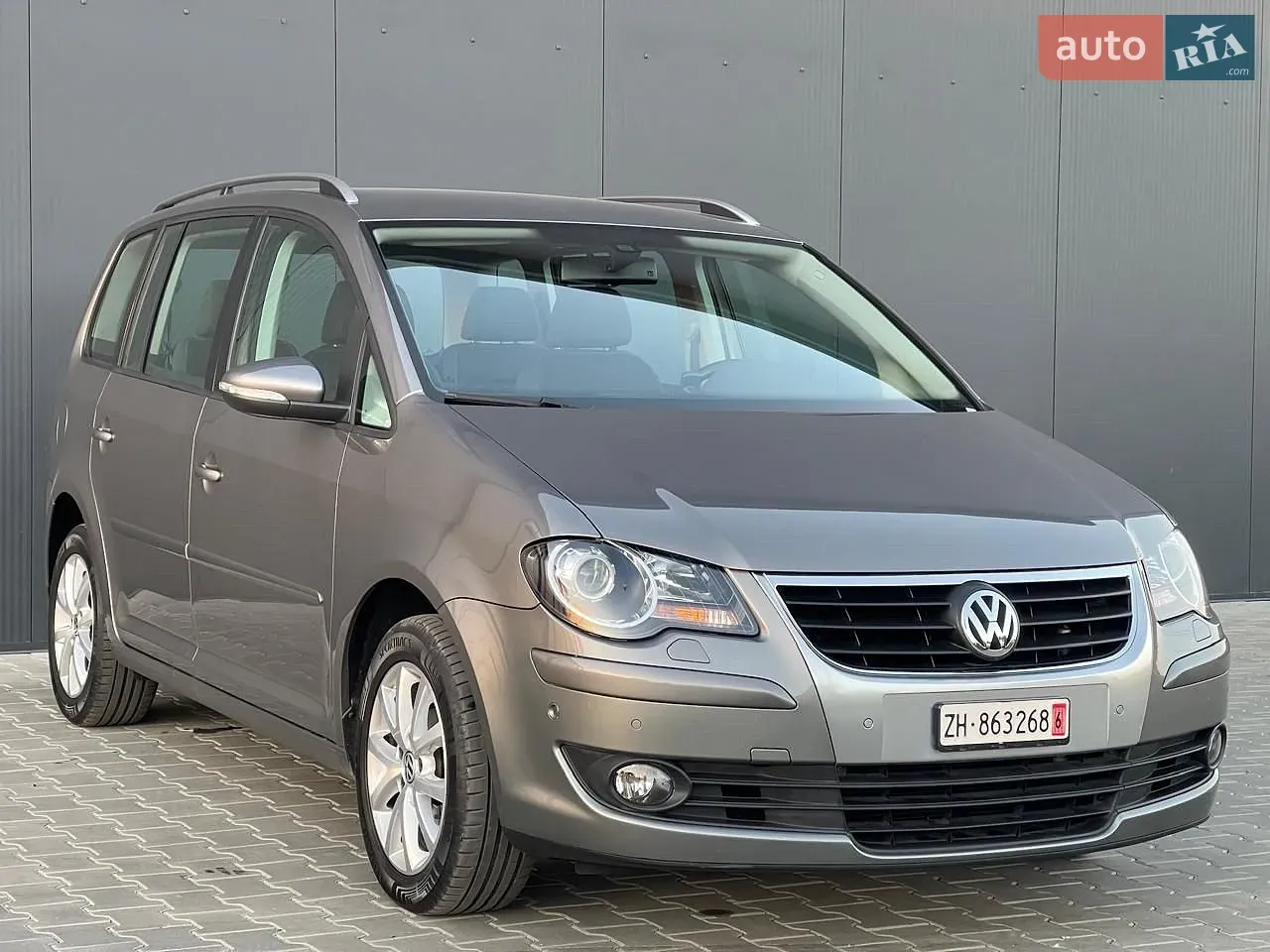Volkswagen Touran 2010 photo 4