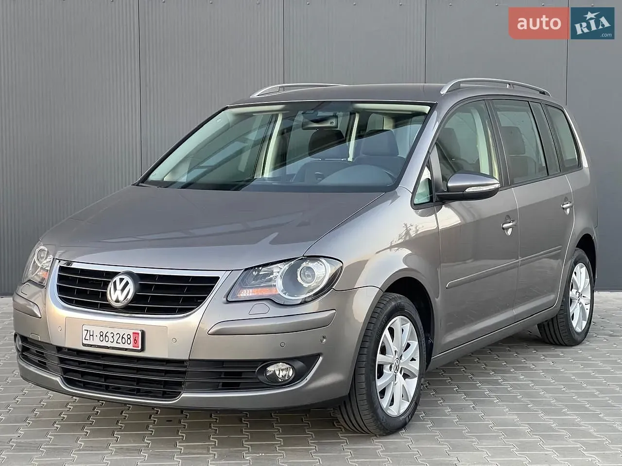 Volkswagen Touran 2010 photo 3