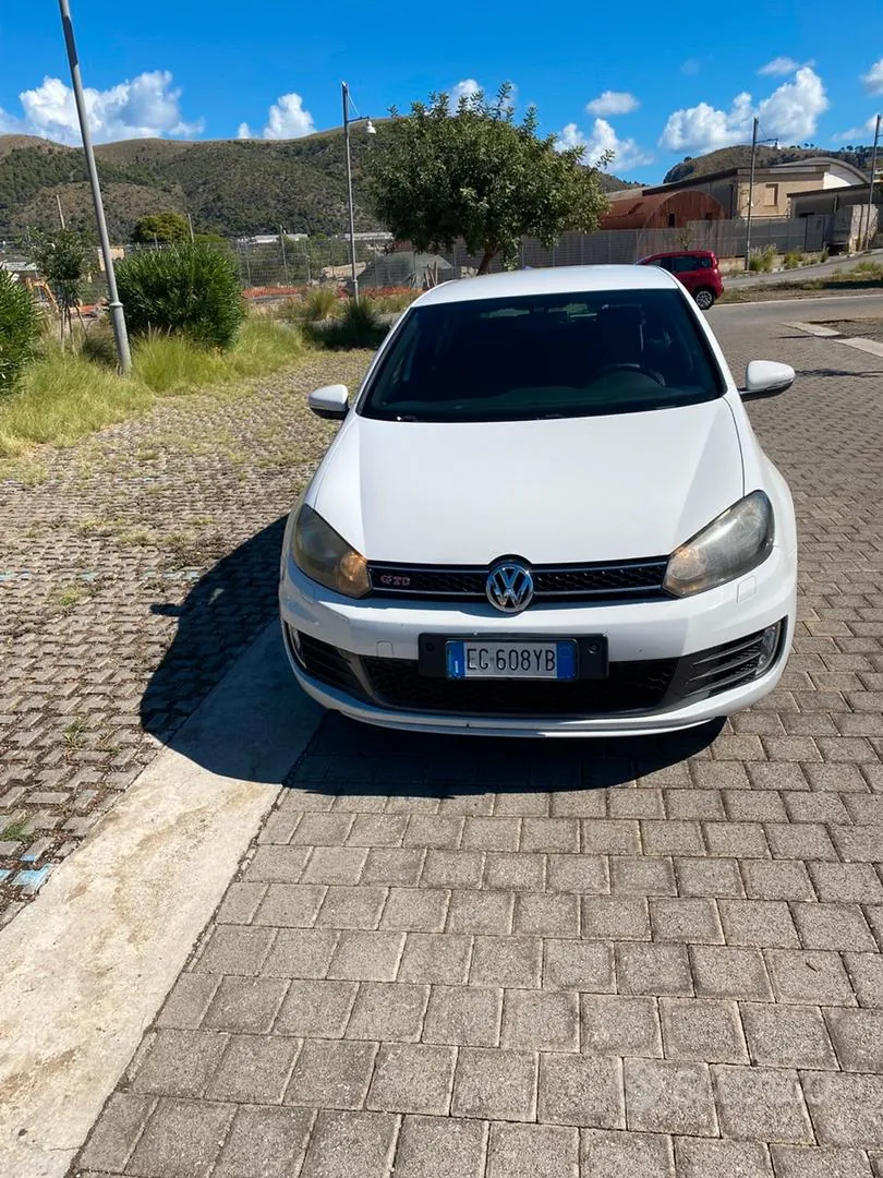 Volkswagen Golf 2011 photo 2