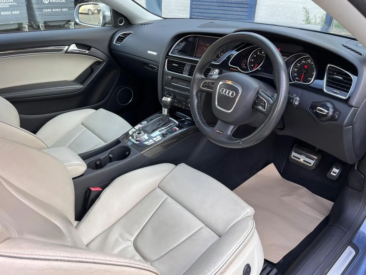 Audi Rs5 2011 photo 2