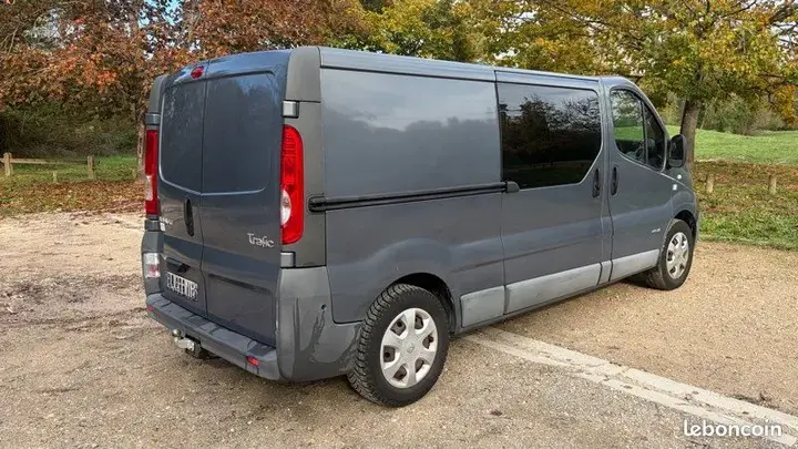 Renault Trafic 2014 photo 2