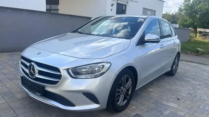 Mercedes-Benz B 220