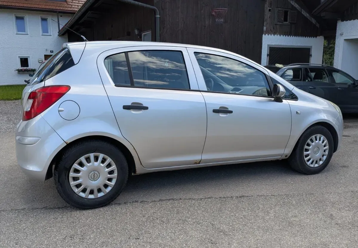 Opel Corsa 2010 photo 3