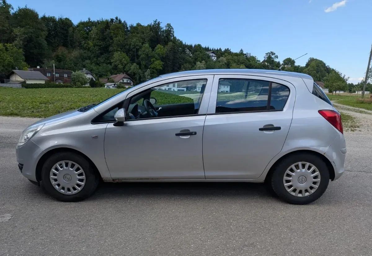 Opel Corsa 2010 photo 2