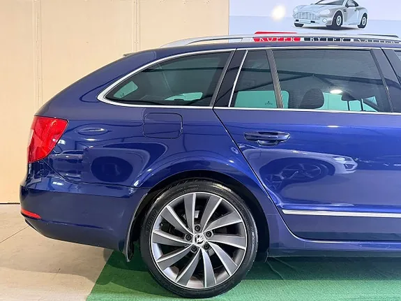 Skoda Superb 2013 photo 4