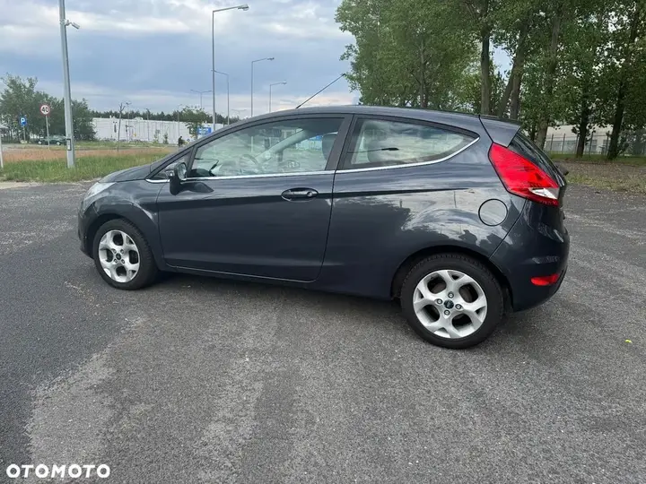 Ford Fiesta 2009 photo 2