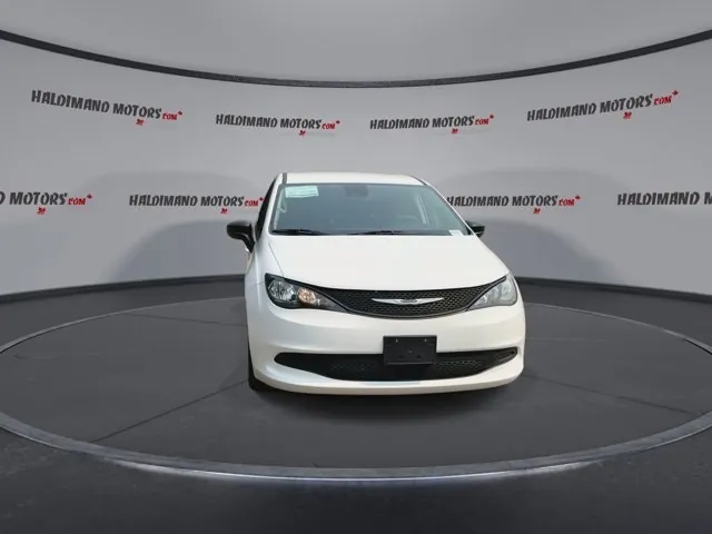 Chrysler Grand Caravan 2024 photo 3