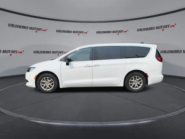 Chrysler Grand Caravan 2024 photo 5