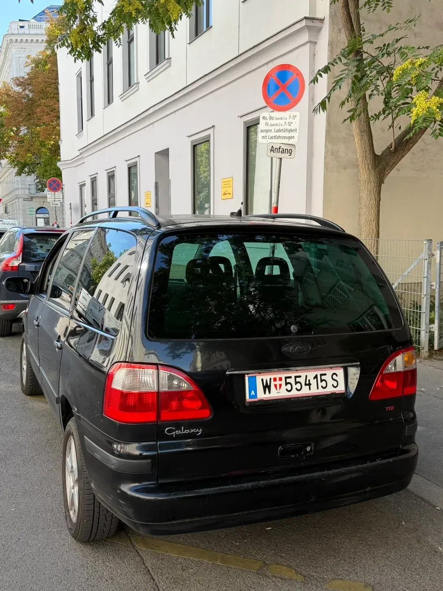 Ford Galaxy 2004 photo 2